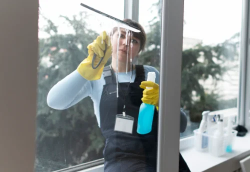 Nettoyage de vitres intérieures et extérieures à Joux